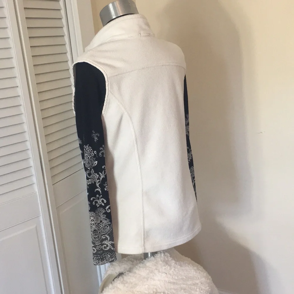 Eddie Bauer Women’s fleece zippered vest. - Picture 3 of 6